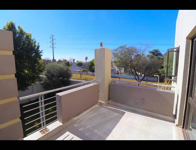 1 BEDROOM APARTMENT FOR SALE IN LONEHILL